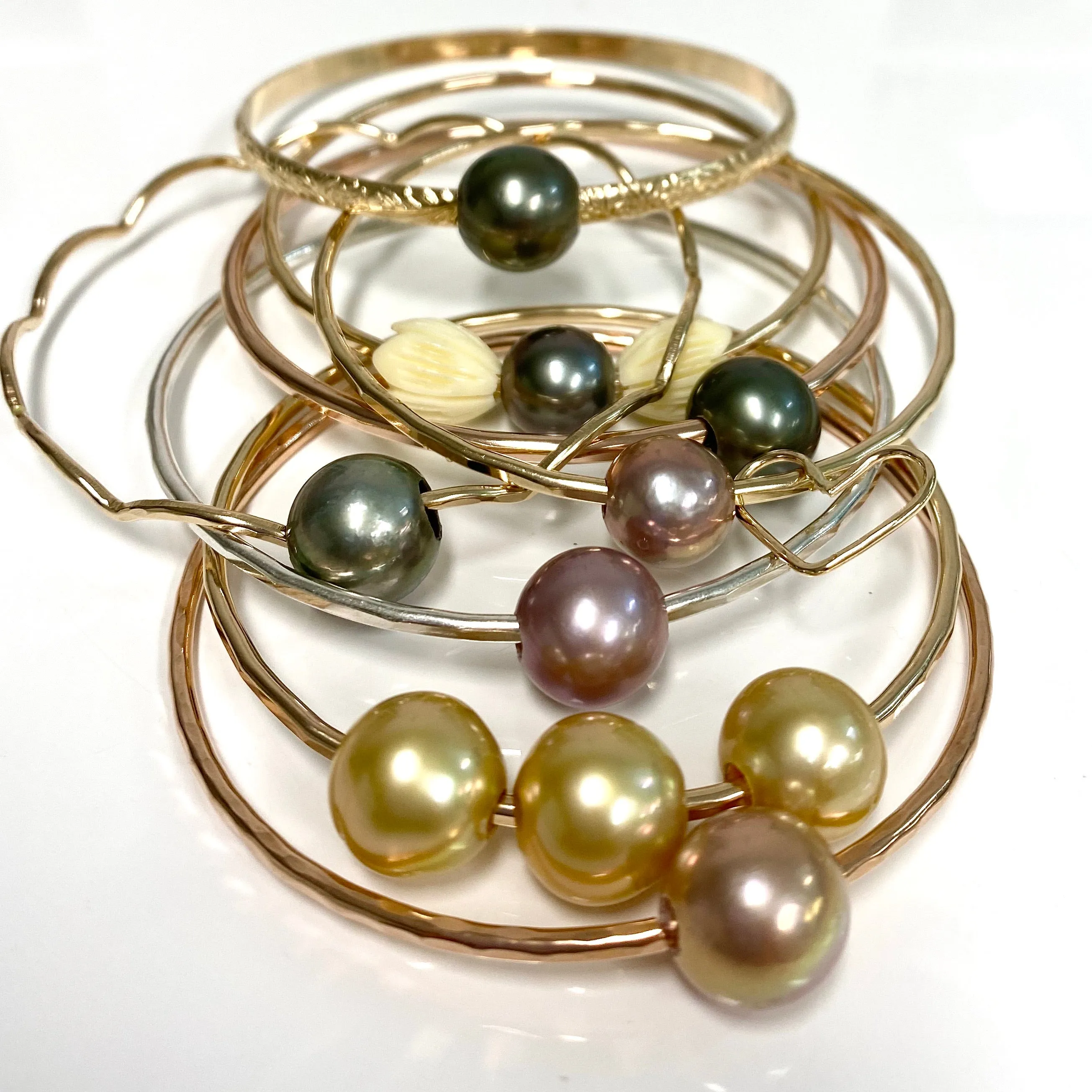 Bangle PAIGE - gold south sea pearls (B465)