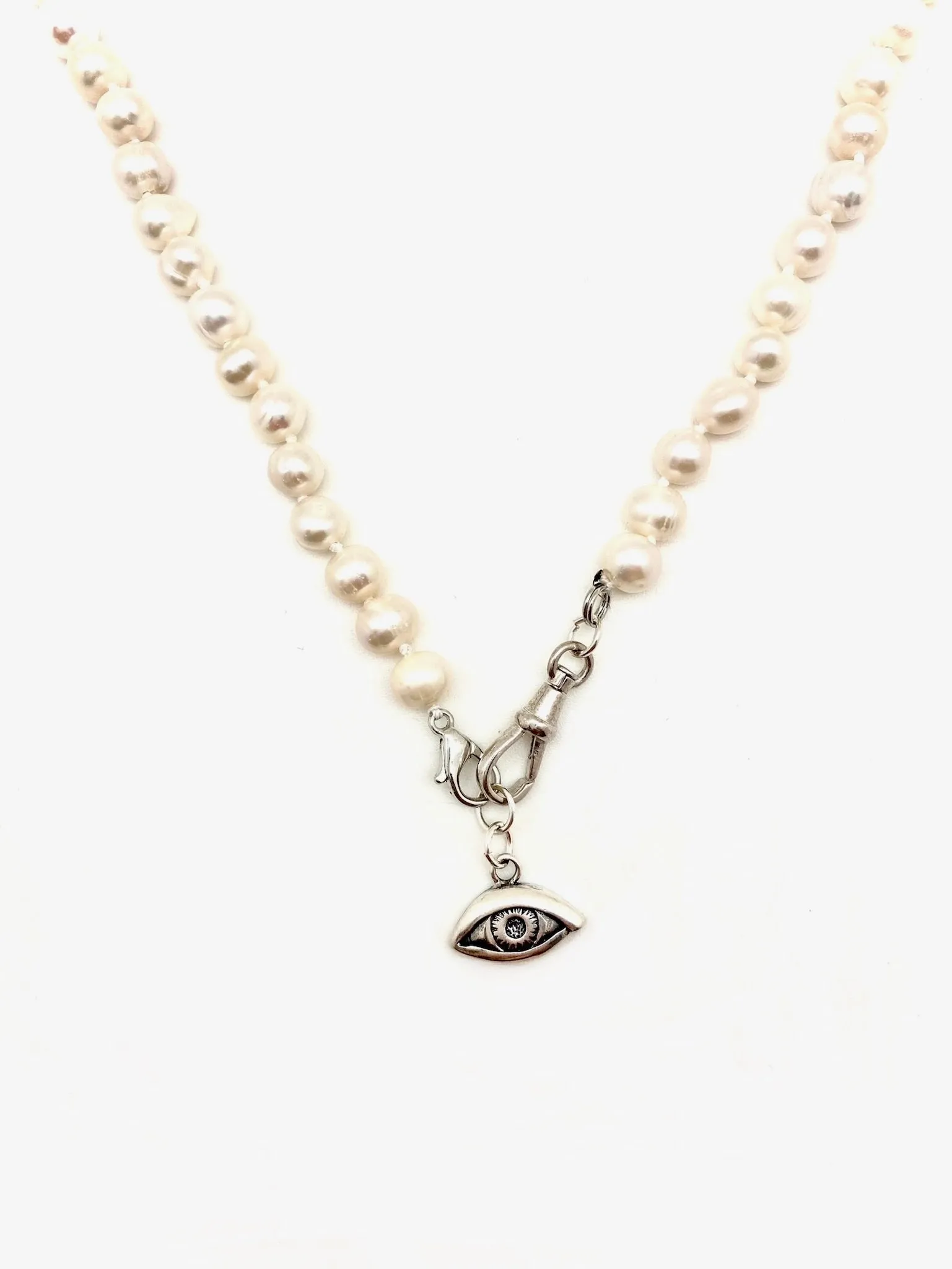 Digna Pearl Eye Necklace