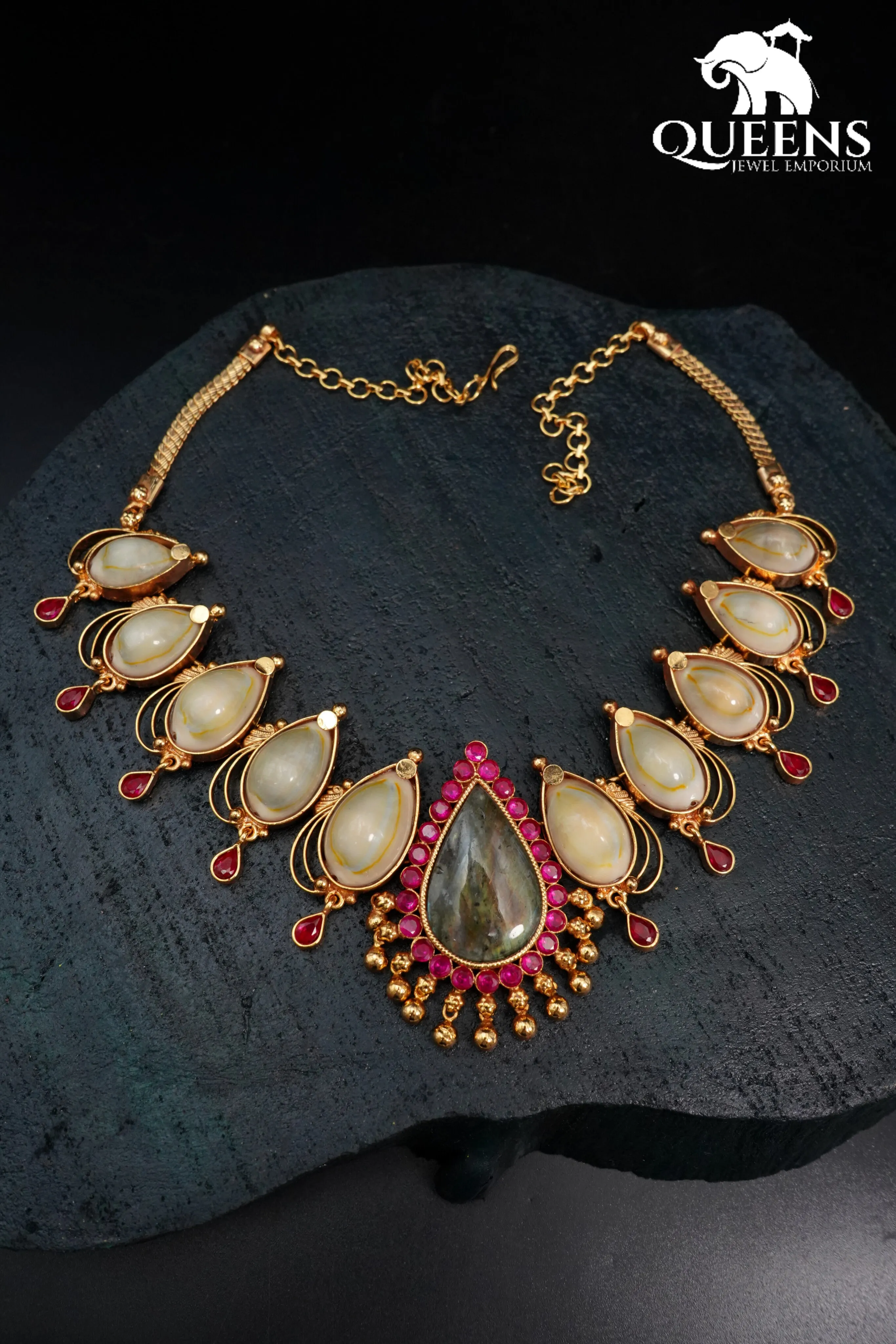 KANIHHA NECKLACE