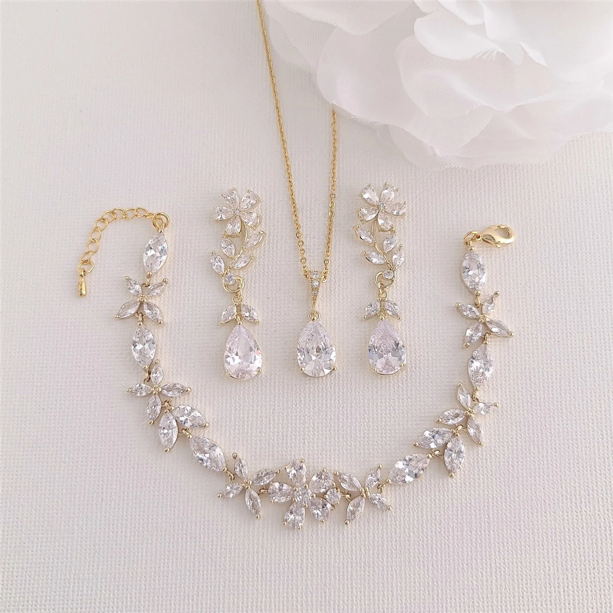 Leaves and Flower Bridal Earrings in Gold -Daisy