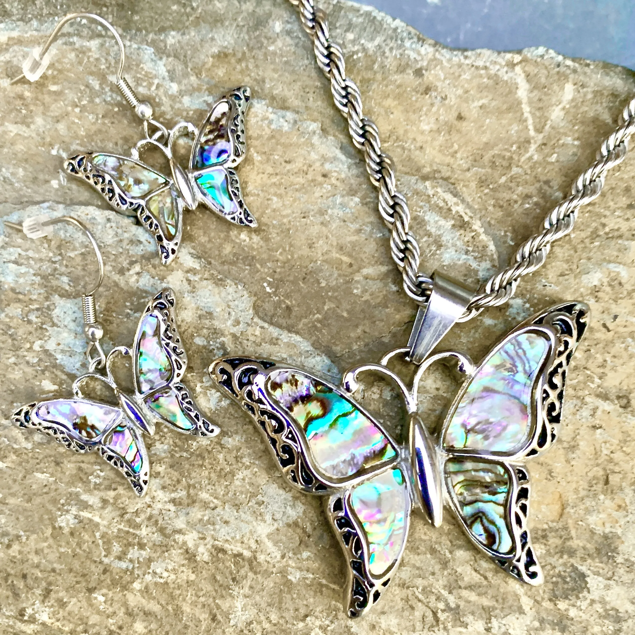 Sea Shell - Butterfly Pendant - Rope Necklace - SK2516