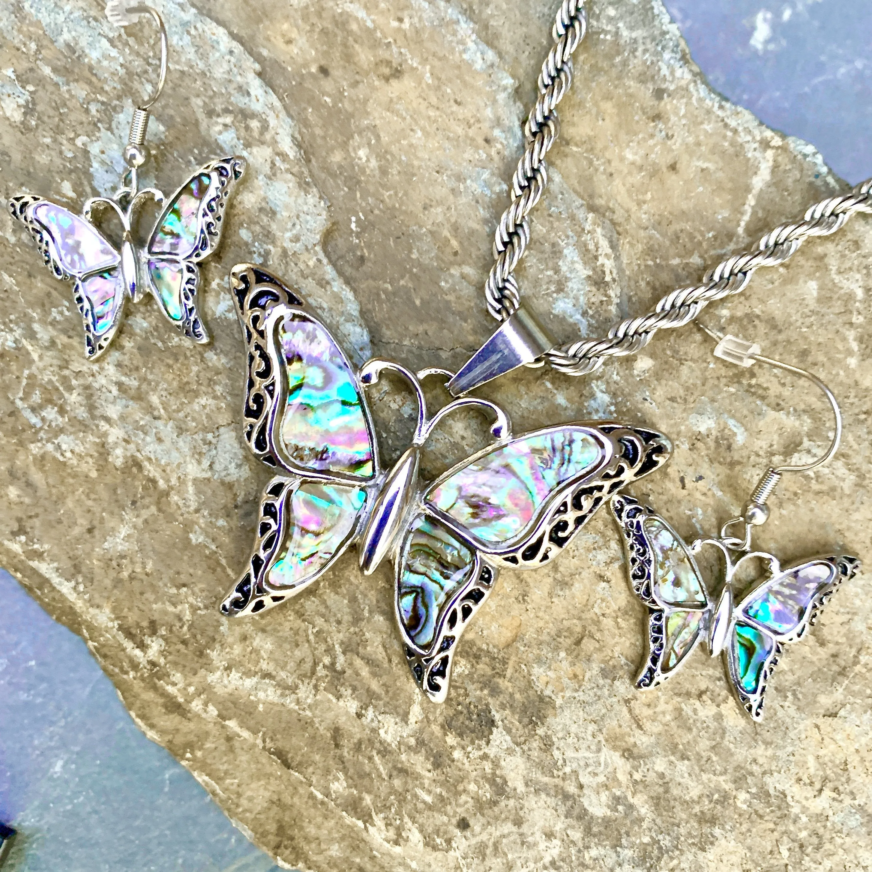 Sea Shell - Butterfly Pendant - Rope Necklace - SK2516