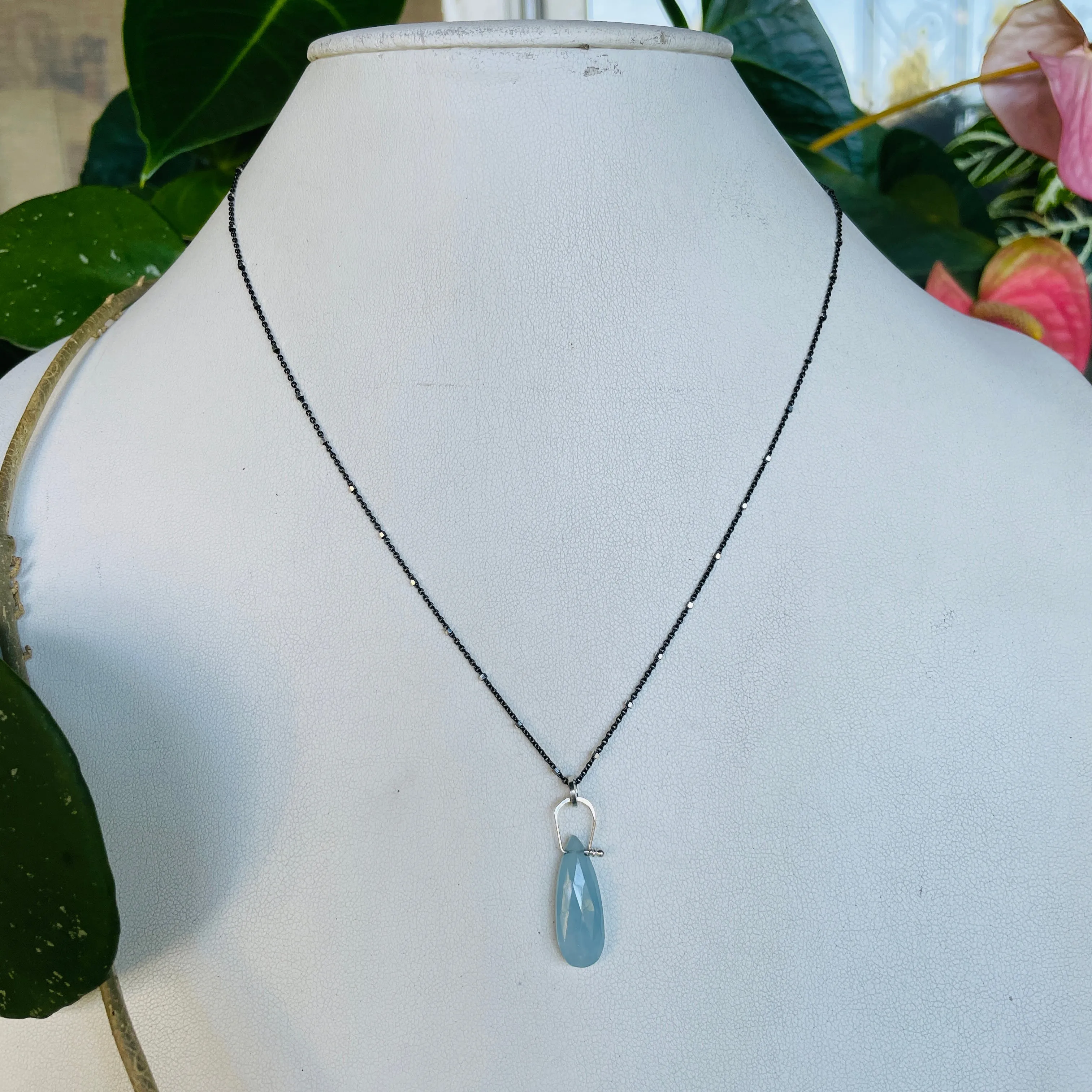 Stirrup long teardrop aquamarine necklace