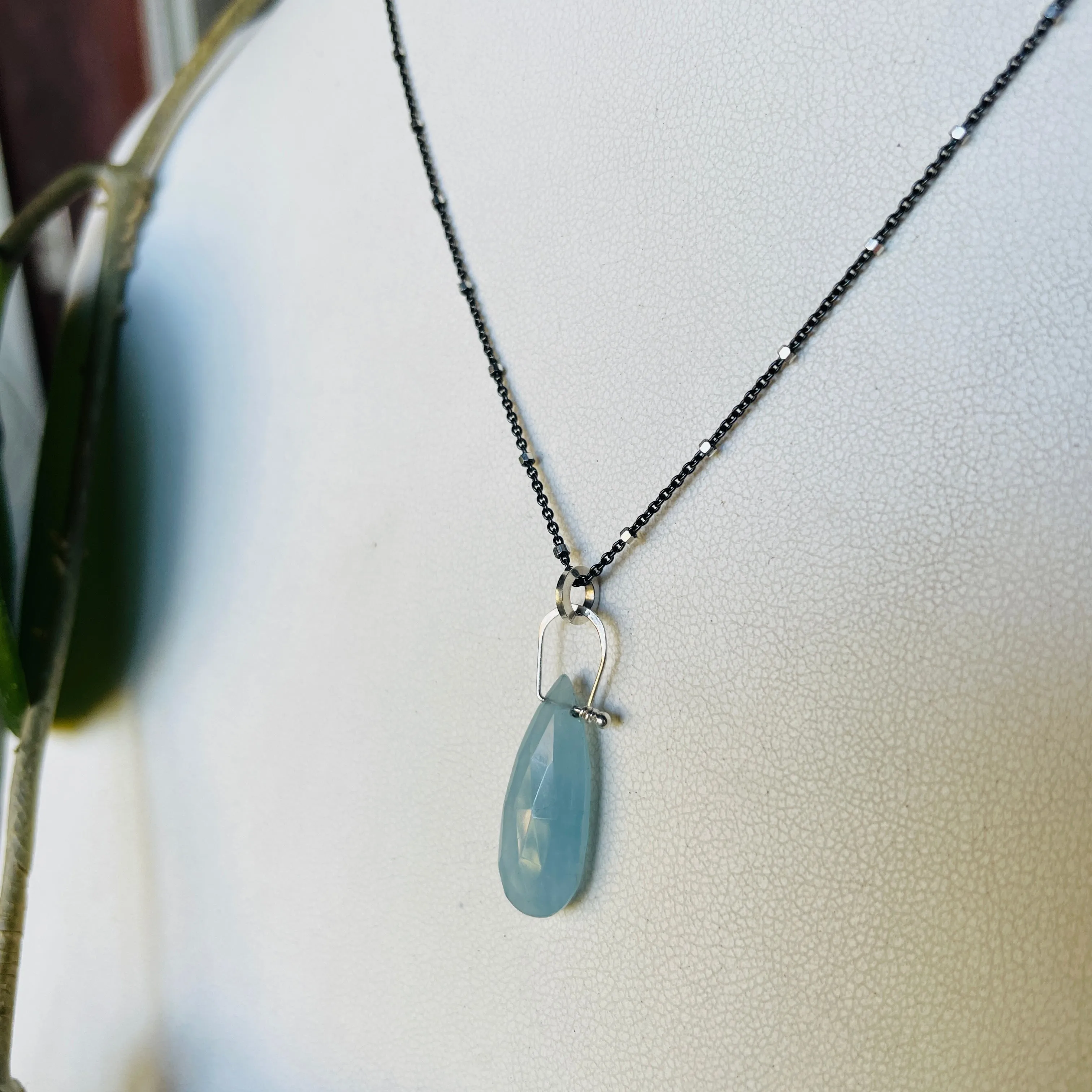 Stirrup long teardrop aquamarine necklace