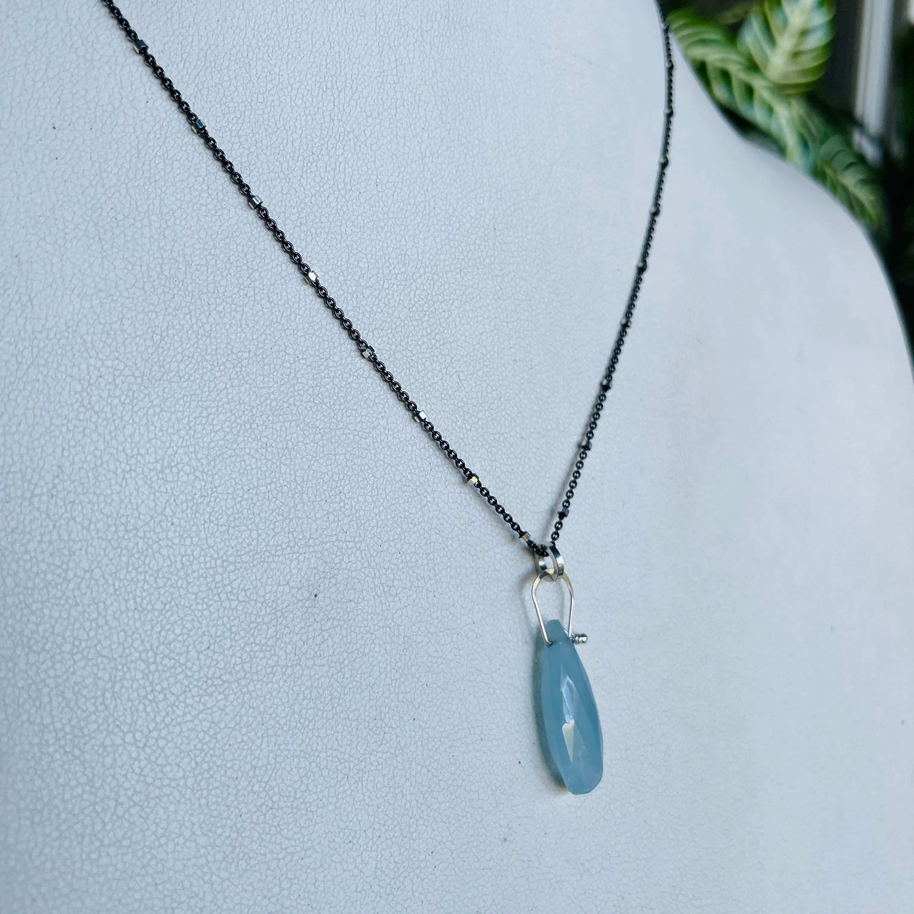 Stirrup long teardrop aquamarine necklace